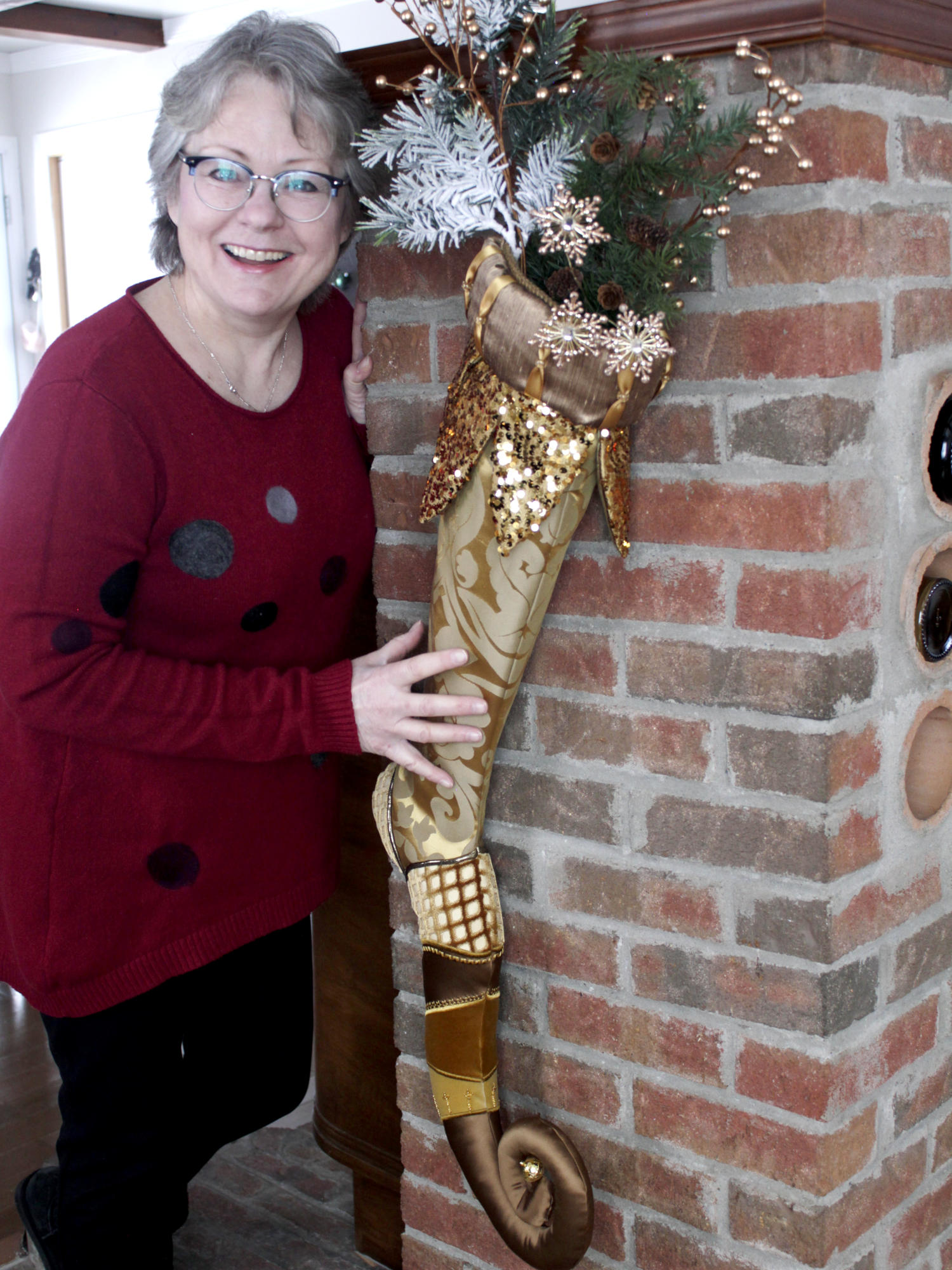 L'artiste Christine Grenier et son bas de Noël Cordelia